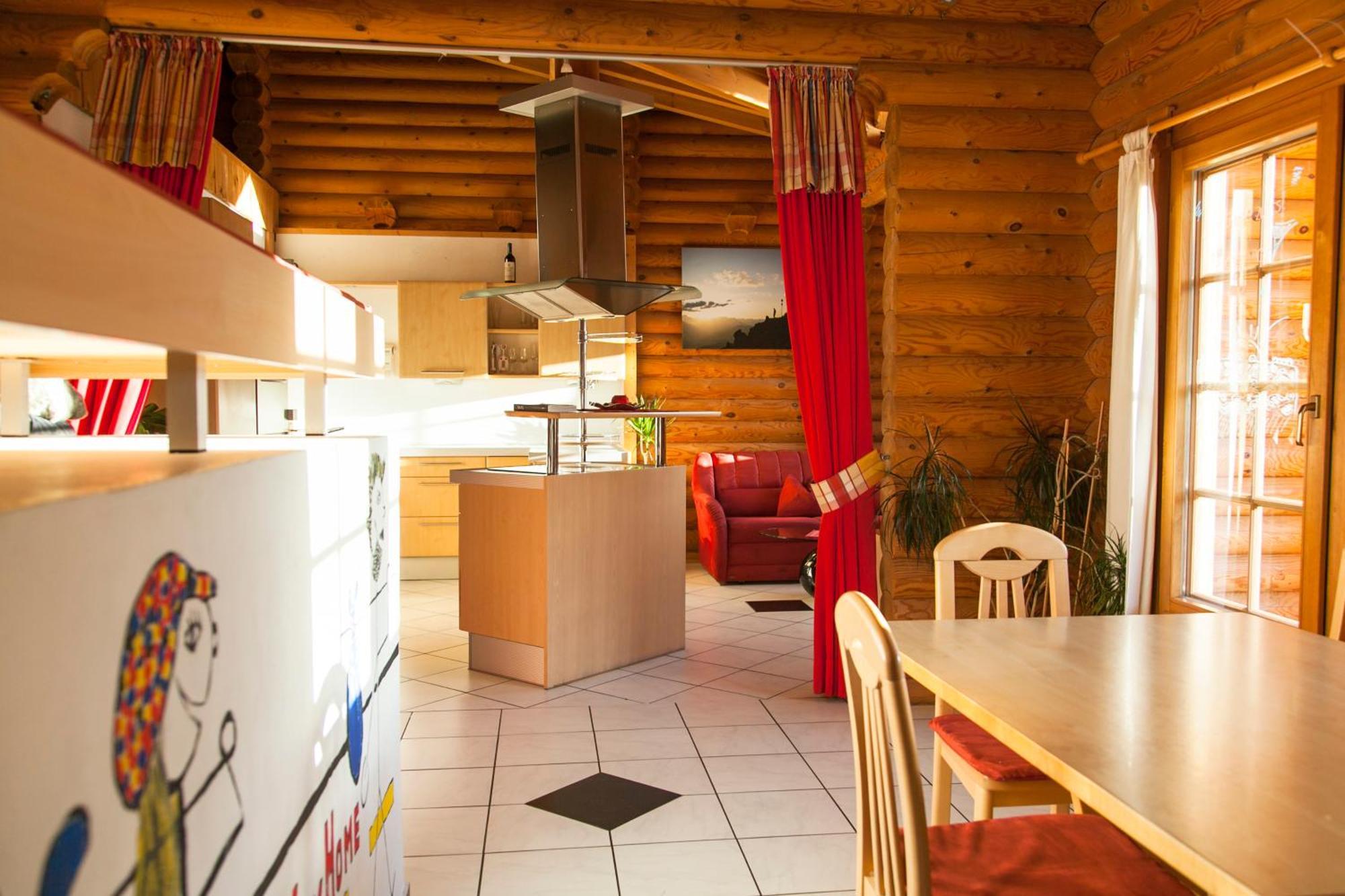 Camping Dreilaendereck Blockhuetten & Apartments Ried im Oberinntal Pokoj fotografie
